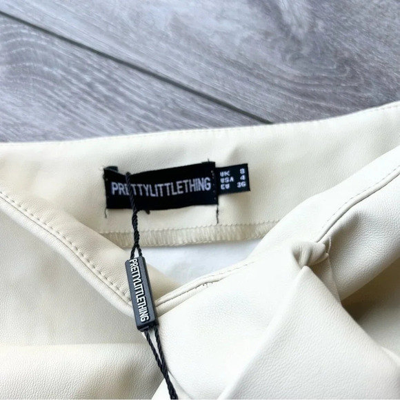 NWT PRETTYLITTLETHING Cream Faux Leather V Front Ruched Mini Skirt - Picture 7 of 11